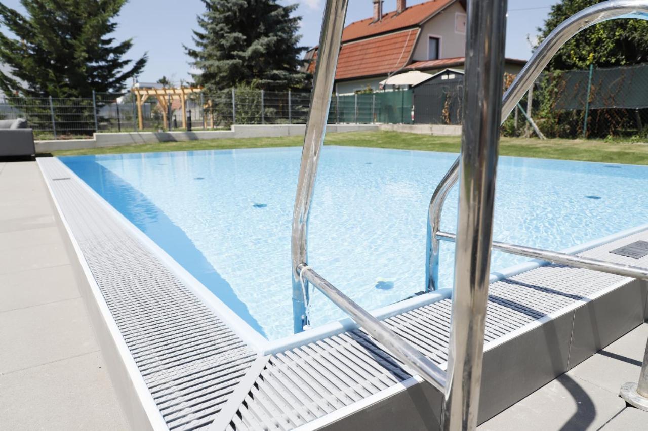Rooftop Terrace, Free Garage Parking And Pool! Vienna Exterior photo